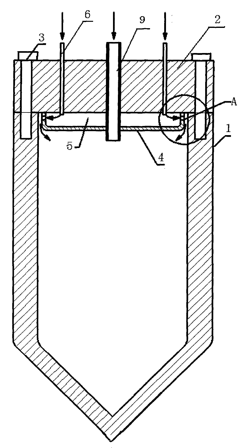 Pressure-bearing device with cooling function for supercritical water treatment