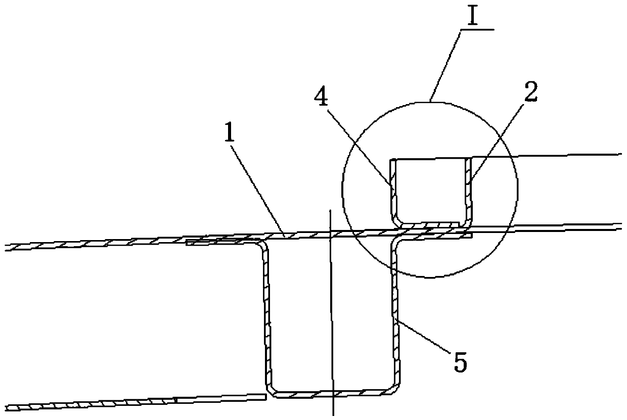 Train roof frame, train air conditioning installation structure and train