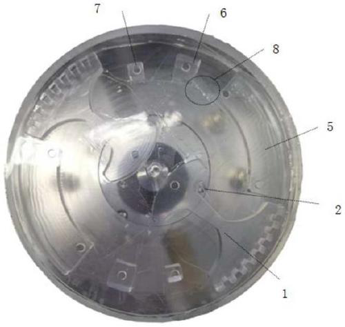 Centrifuging micro-fluidic control chip for free nucleic acid extraction and method for extracting free nucleic acid