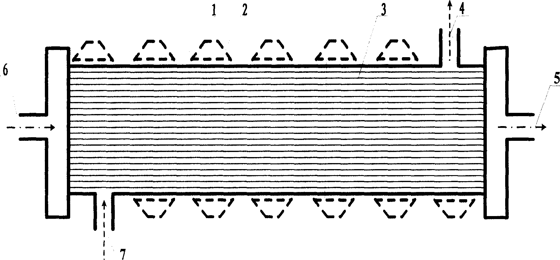 Device and method for eliminating SO2 from gas with combined ultrasonic wave and hollow fiber containing soaked film