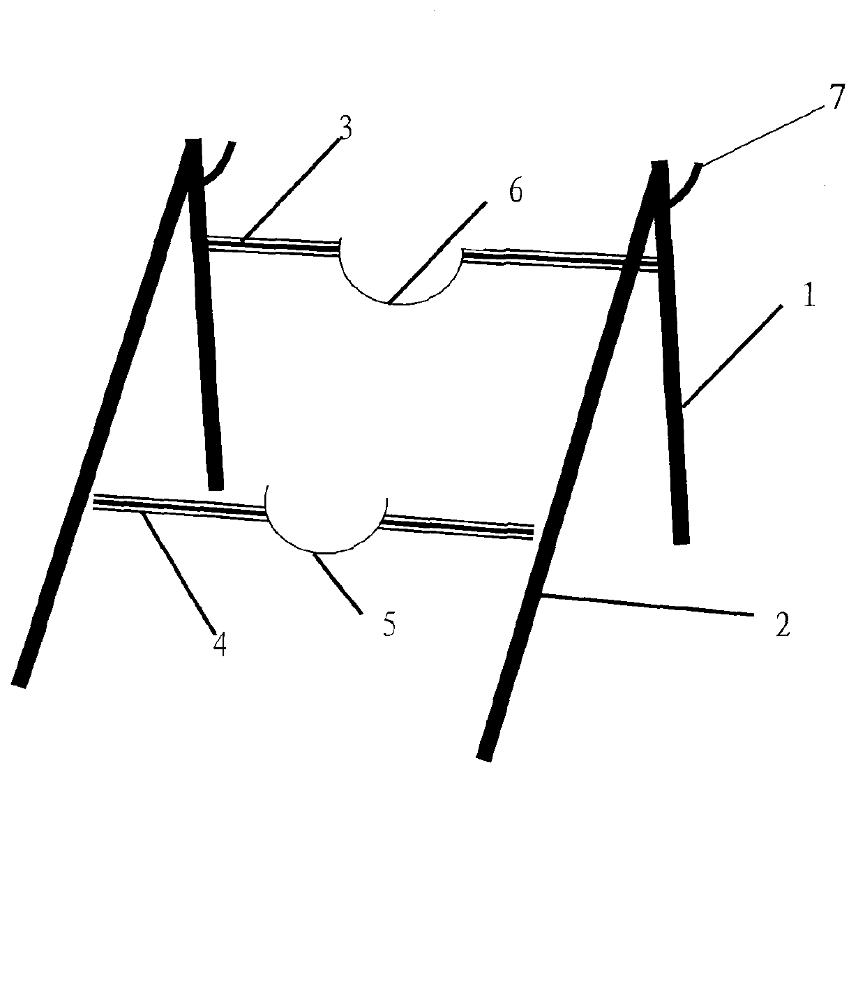 Self-service bottling holding device