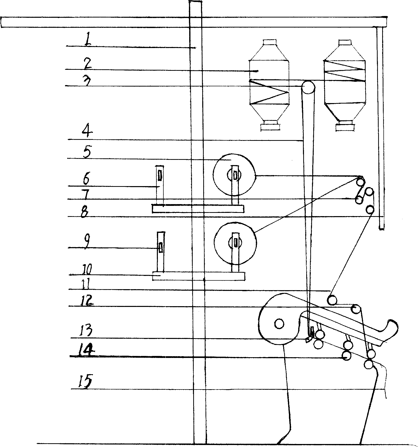 Under ring spindle device for spinning filament covered yarn