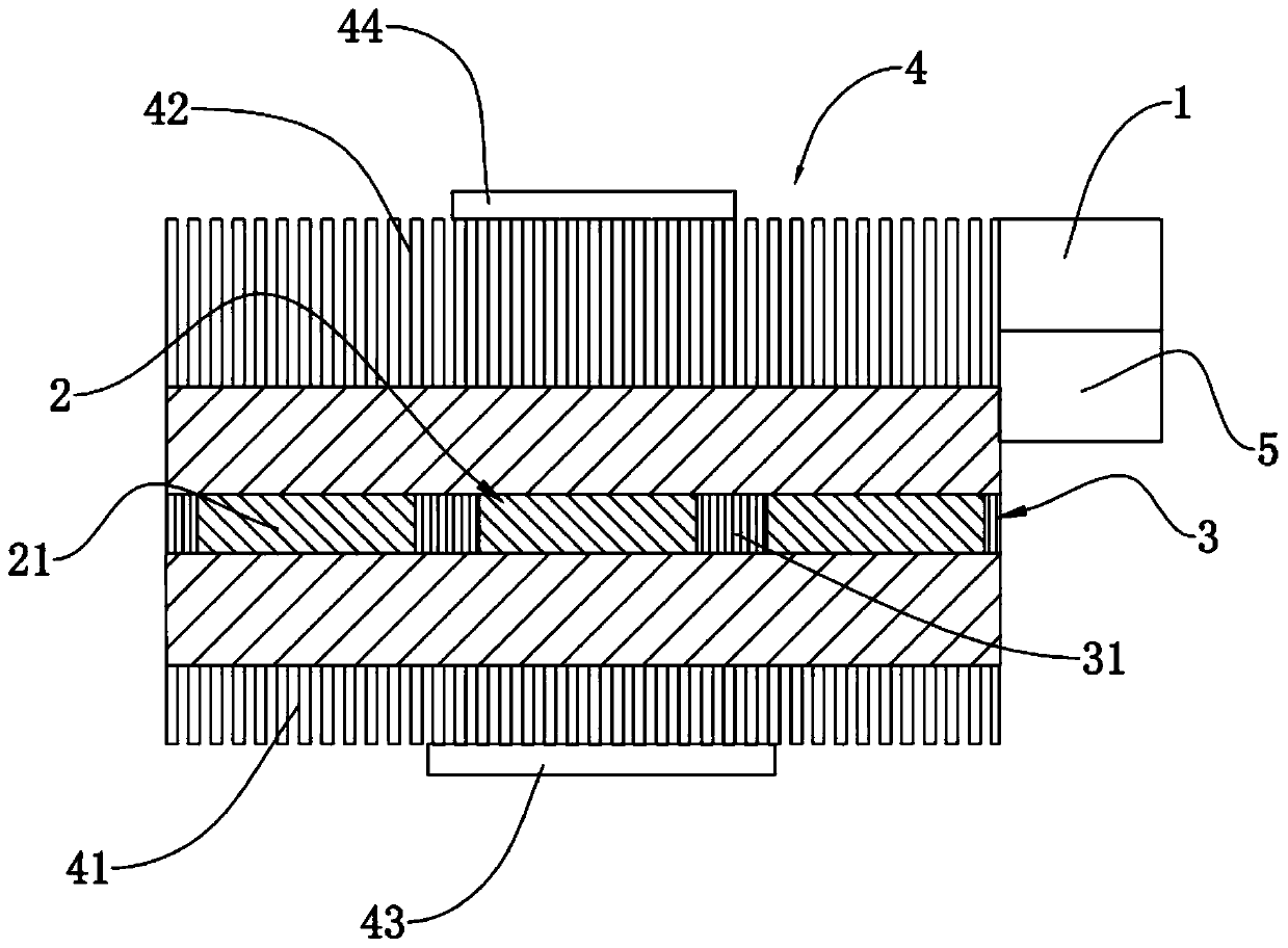 Temperature adjusting device and operation method thereof