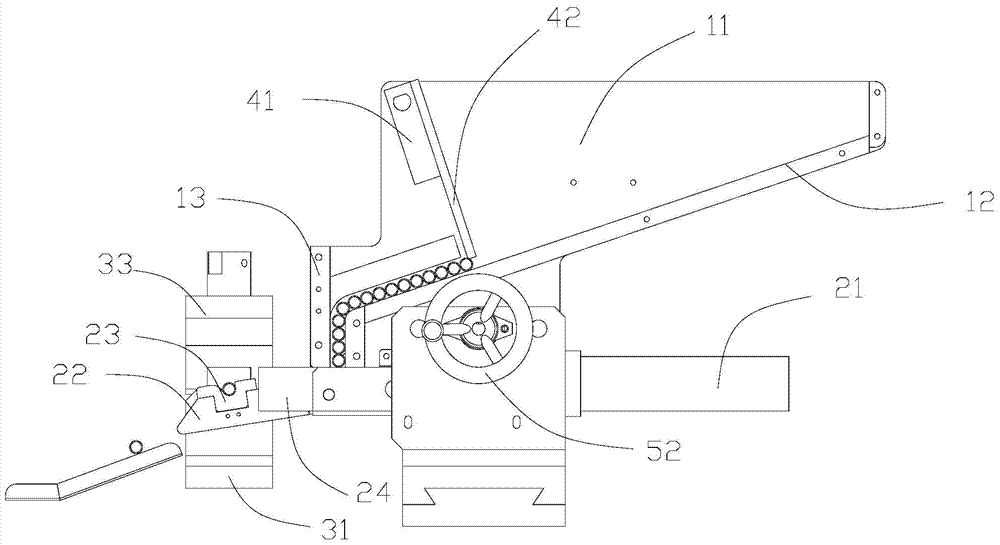 Automatic feeding and discharging system for pipe fitting machining device