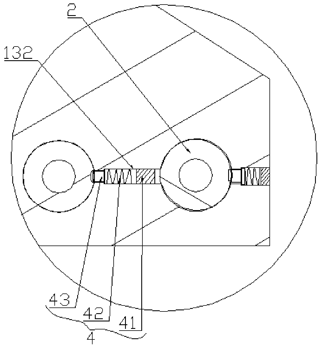 Self-adaptive yarn feeding device capable of smoothly producing yarns at high speed