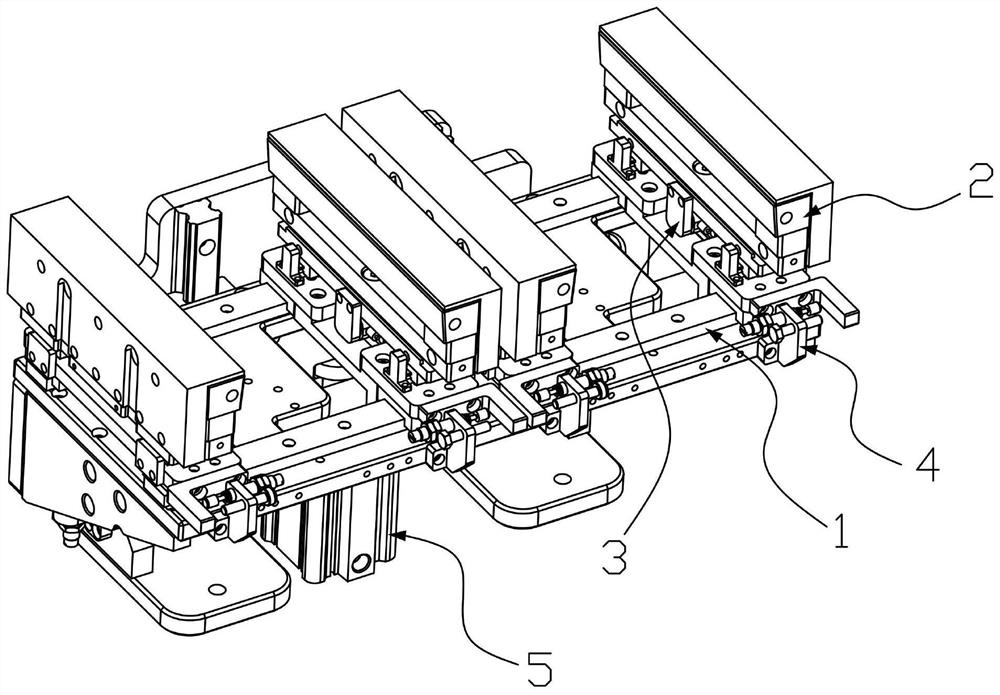 Self-adaptive hot pressing mechanism