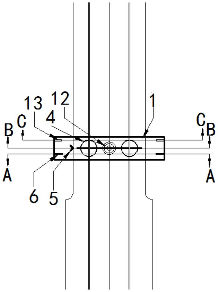 Steel track beam mounting mould and steel track beam mounting method