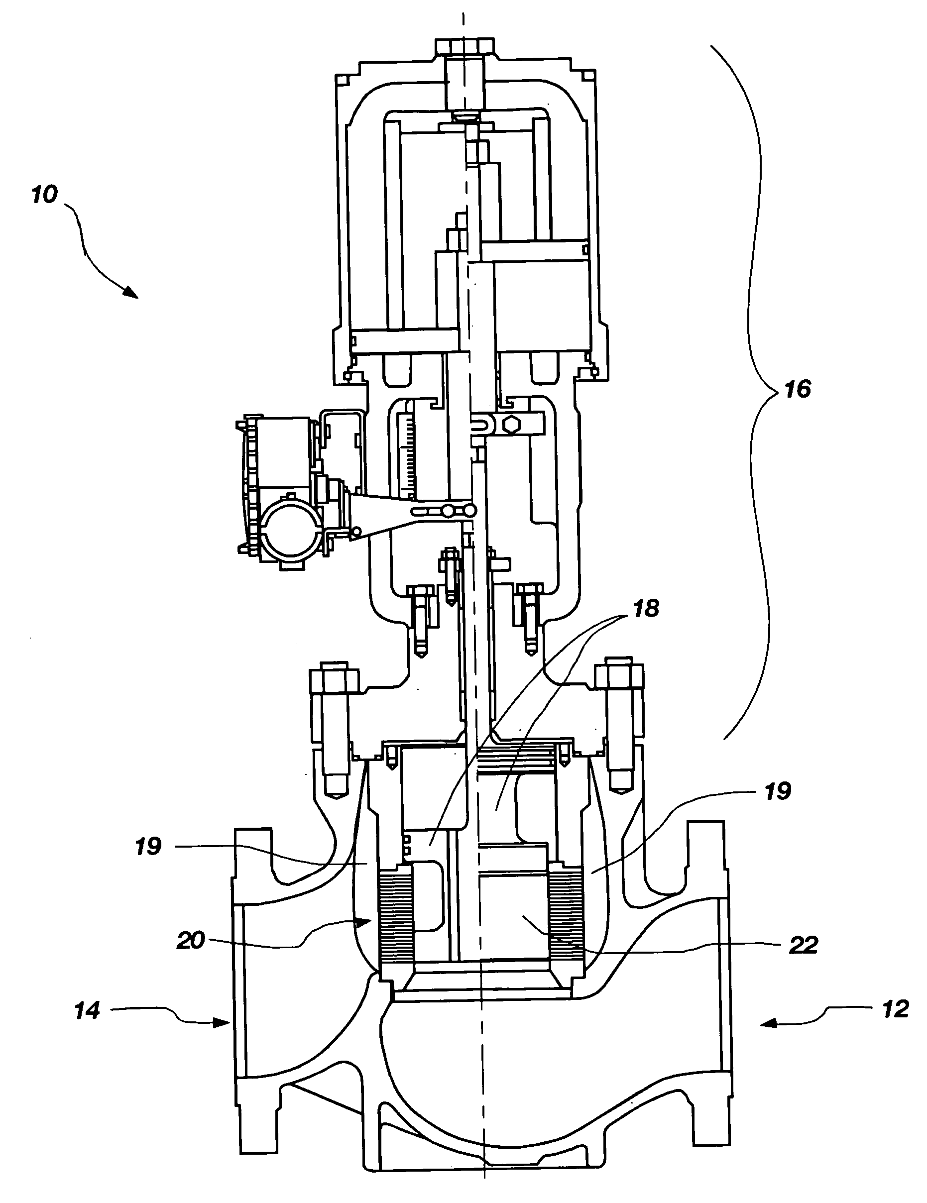 Noise reducing fluid passageways for fluid flow control devices