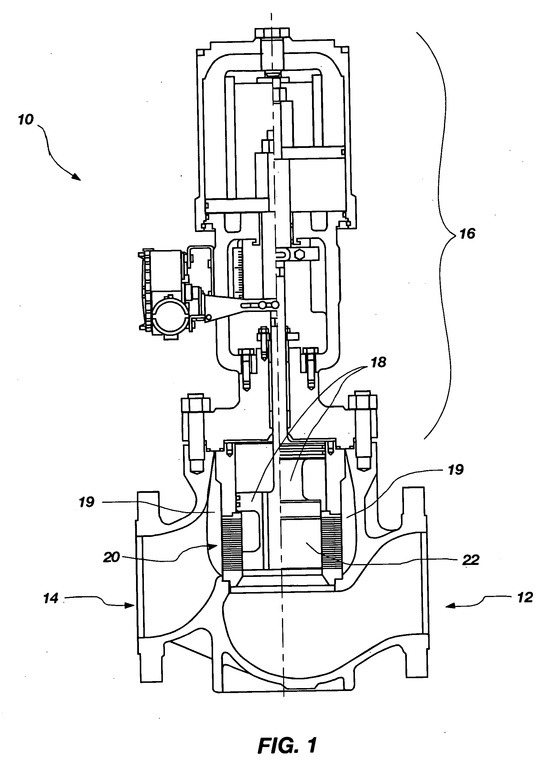 Noise reducing fluid passageways for fluid flow control devices