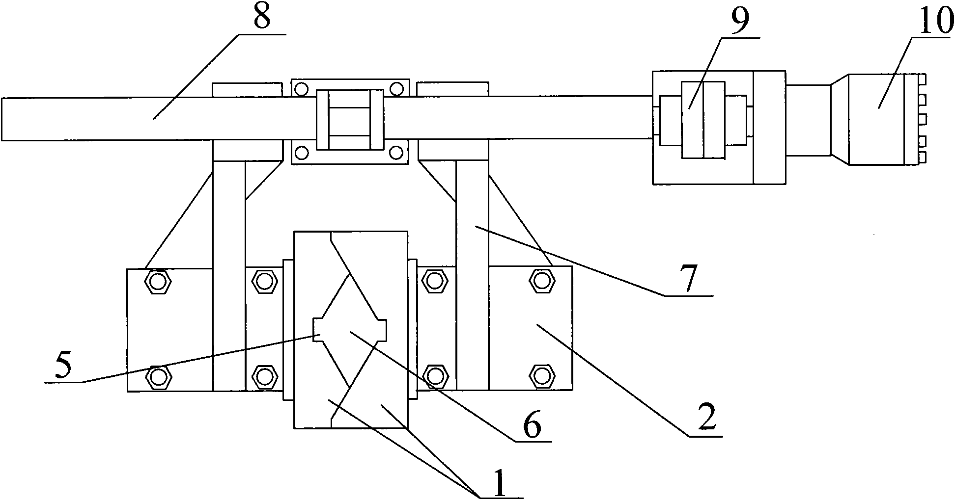 Centering device applicable to large hydraulic dismantling machine