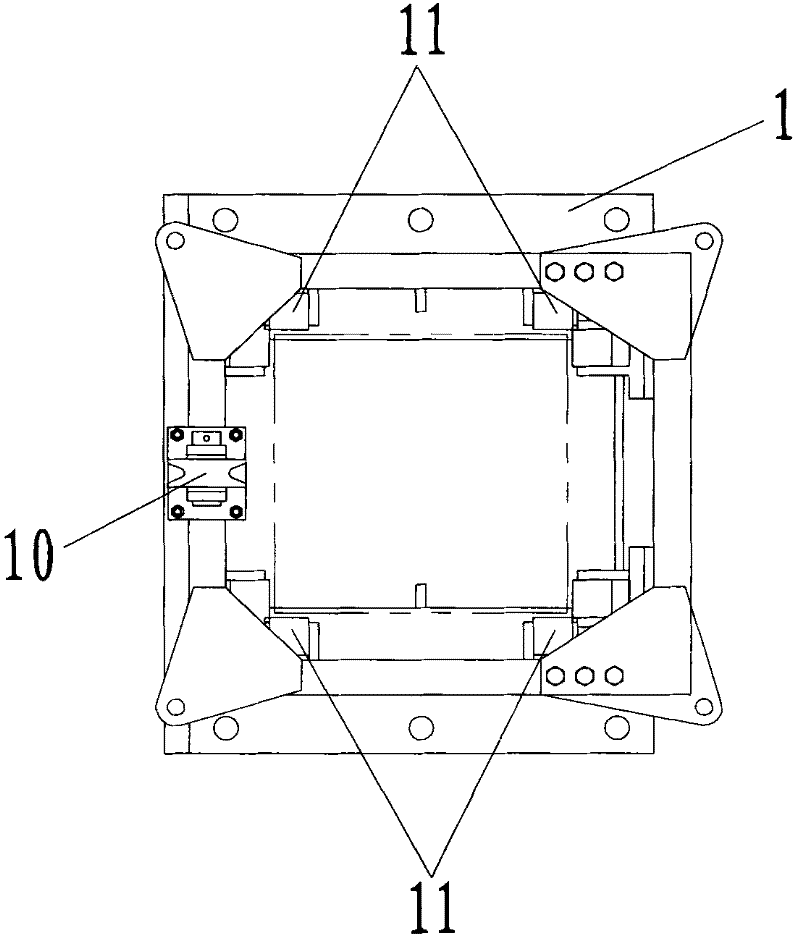 Device and method for mounting upright post of spanning frame