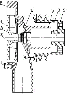 Semi-annular inclined surface symmetrical water absorption chamber cooling water pump