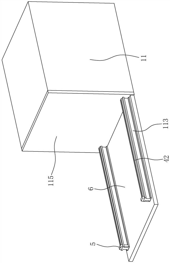 Flat die set for producing fabricated concrete member and using method thereof