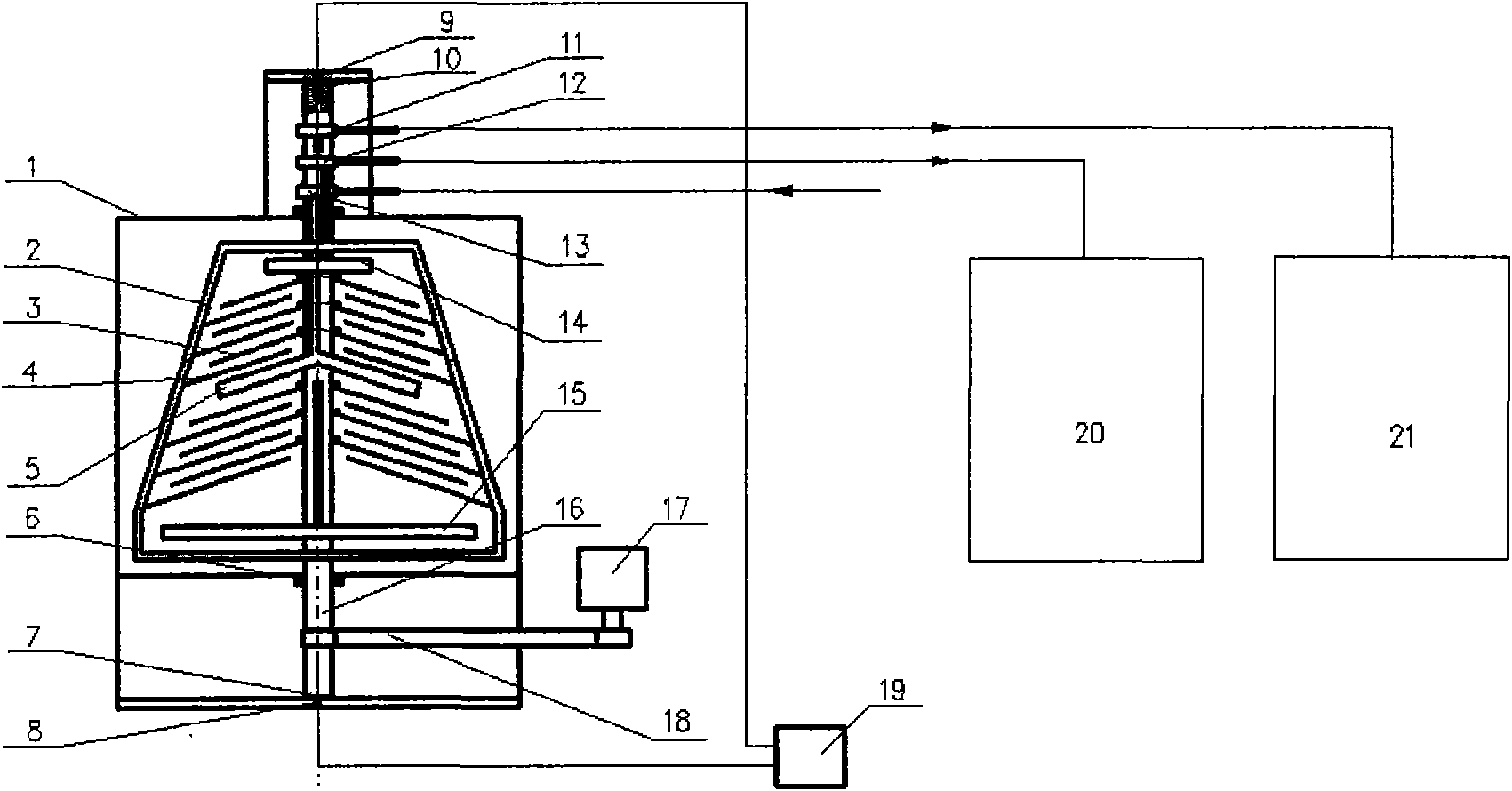 Crude oil dehydrating device combining electric field and centrifugal field