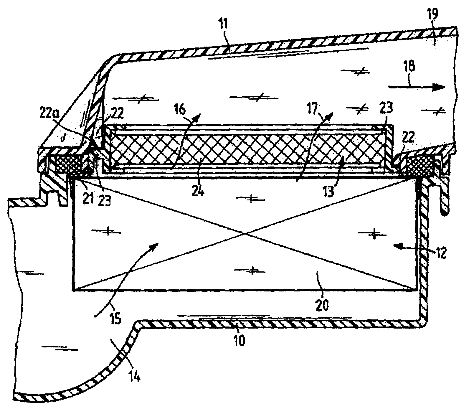 Active carbon coated filter element for preventing the leaking of hydrocarbons