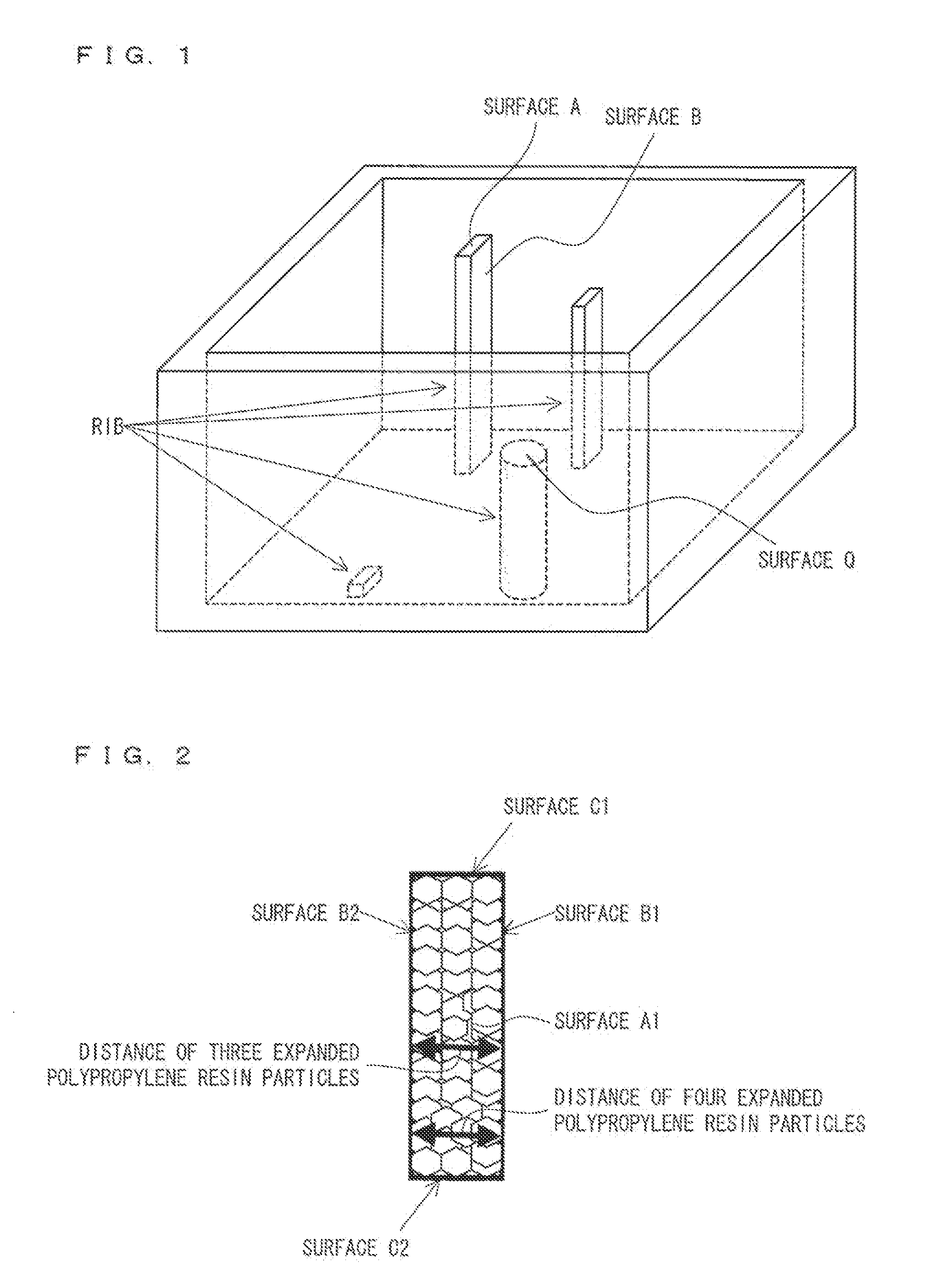 In-mold foam molded body comprising polypropylene resin foam particles and method for producing same