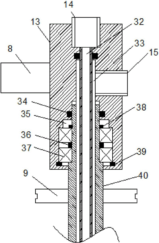 Chemical gas and liquid mixing reactor with gas recycling device