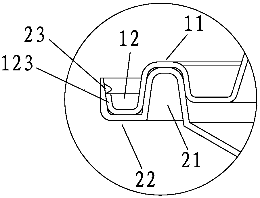 Improved sealing packaging container