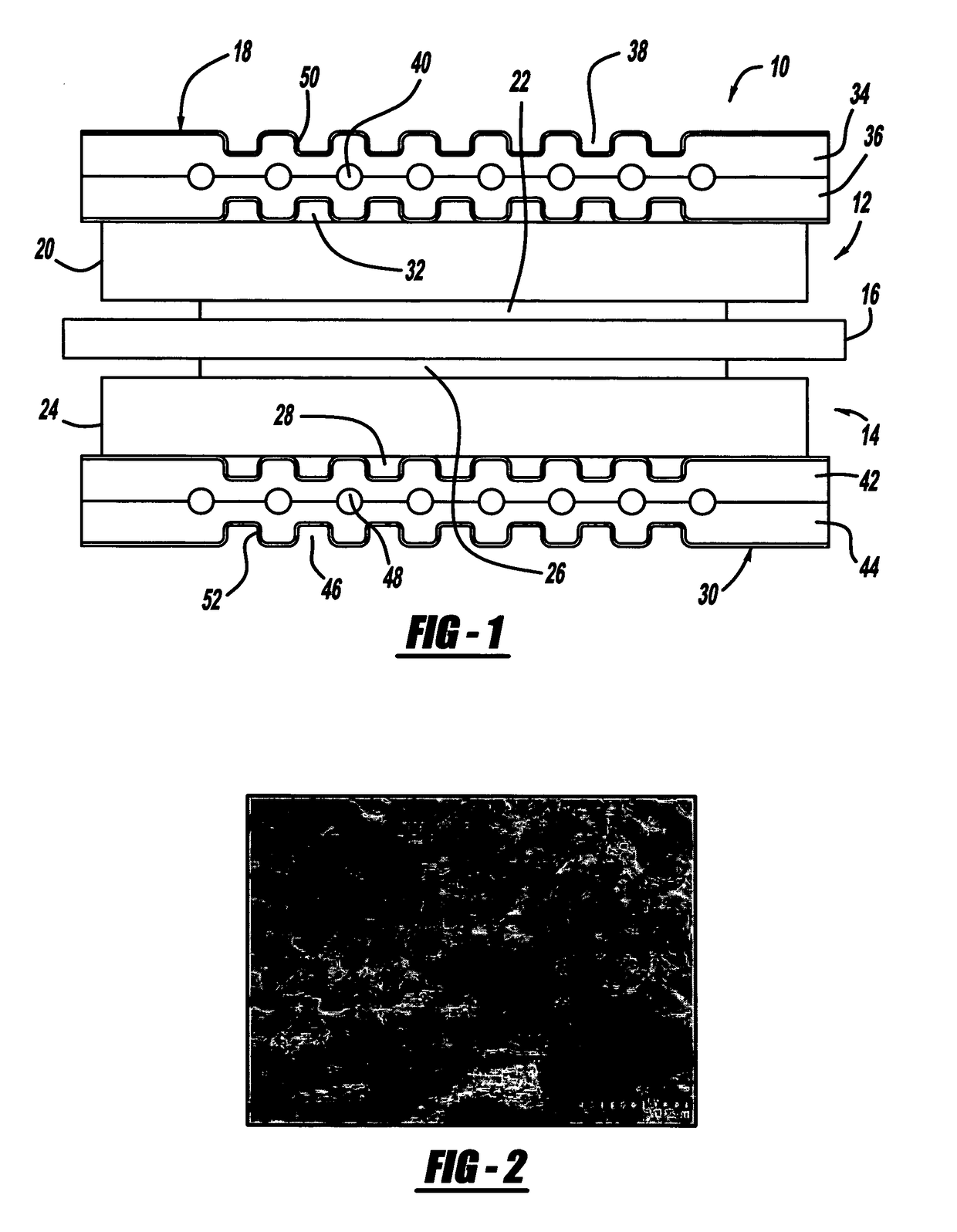 Metallic bipolar plates with high electrochemical stability and improved water management