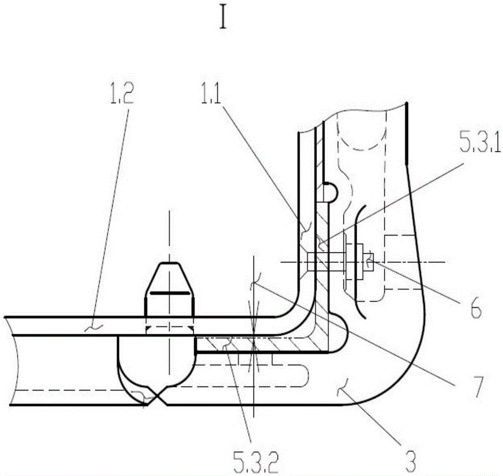 Transverse beam bearing structure of well-hole wagon and connecting structure with wagon side wall