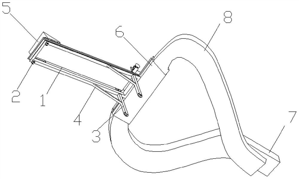 Cargo anti-retention conveyor and cargo conveying method.