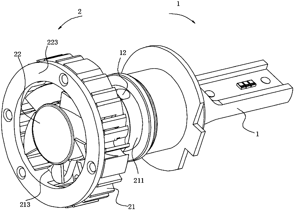 Light emitting diode vehicle light which is high in spotlight intensity and heat dissipation