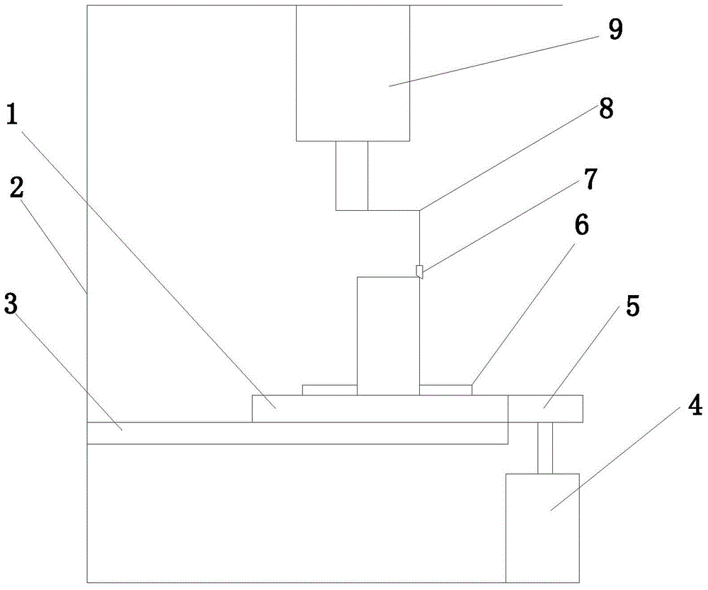 Method and device for cleaning bottom of plastic cup