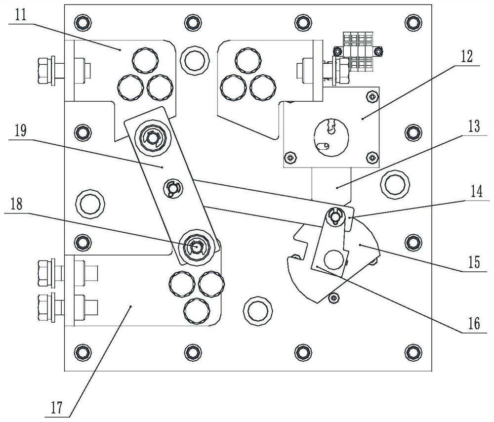 High-protection interlocking self-compensation isolating switch