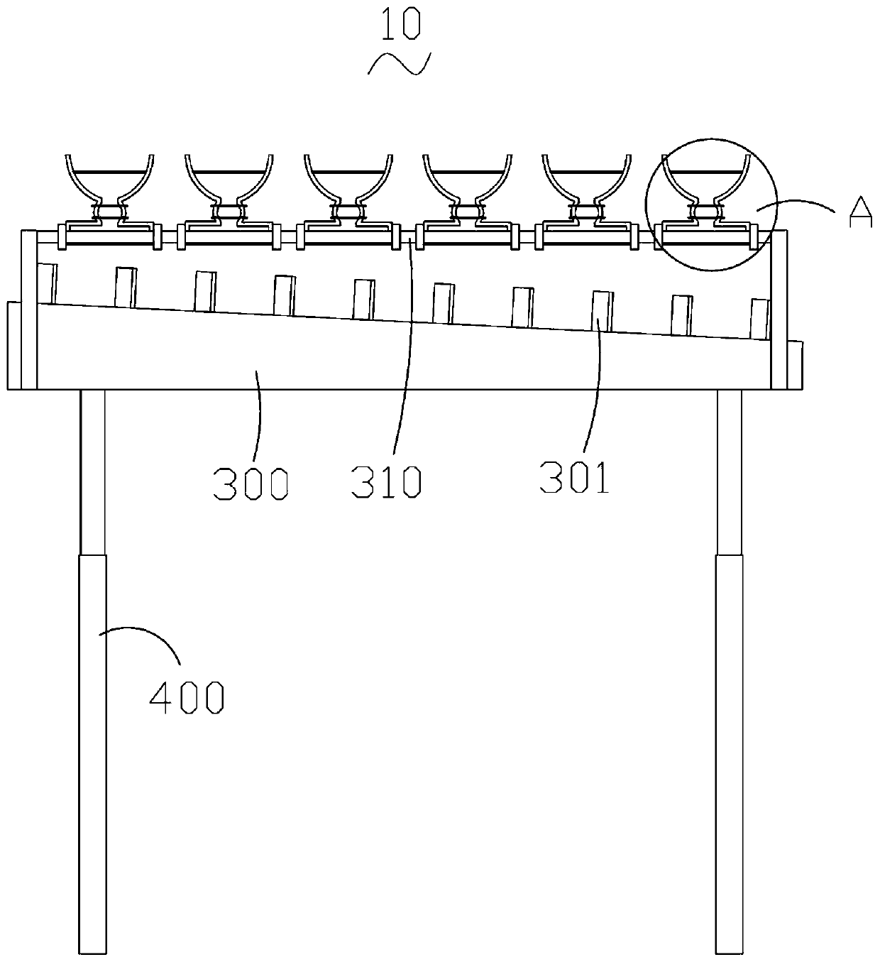 Cold storage condensation water collecting device