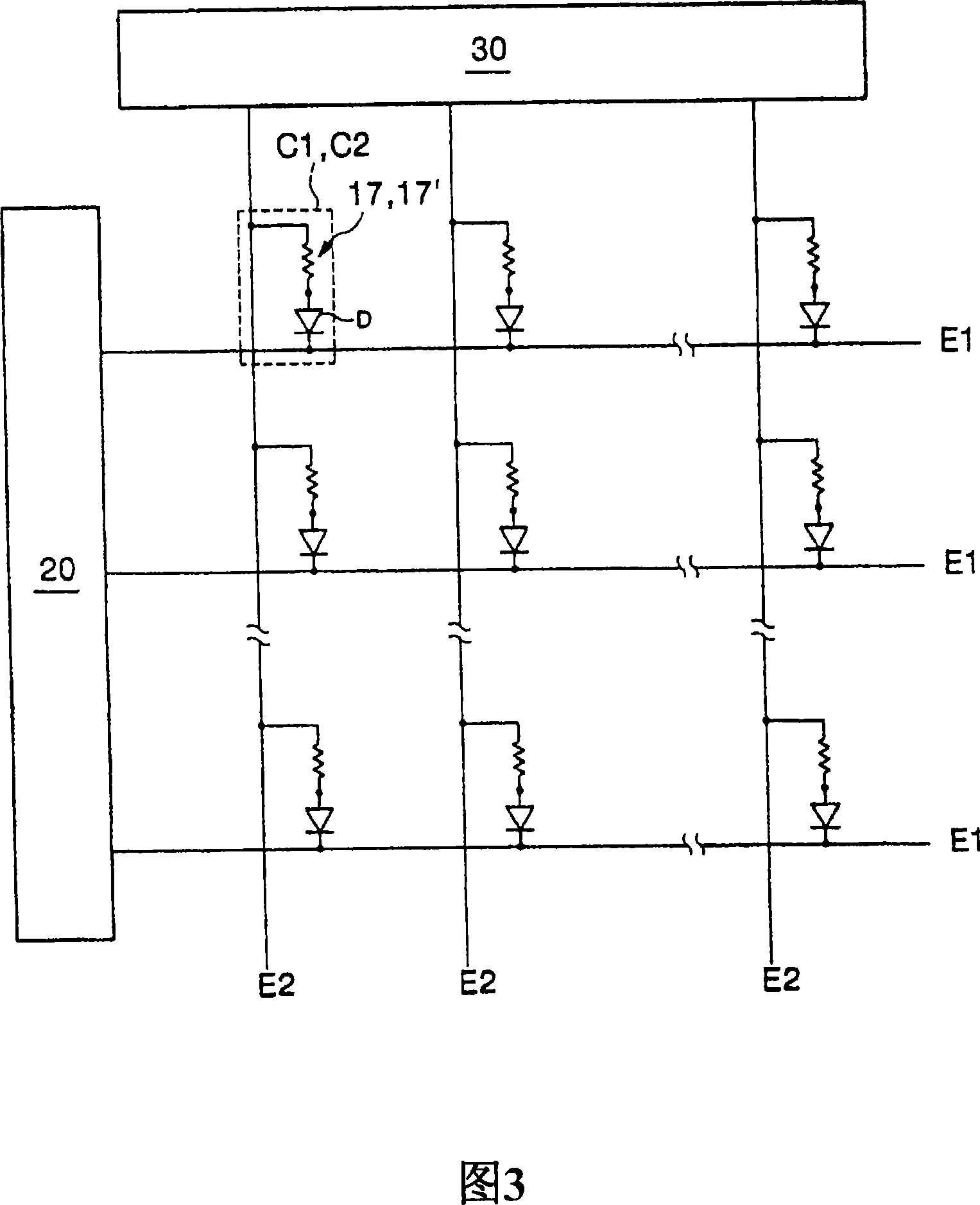 Organic memory devices including organic material and fullerene layers and related methods