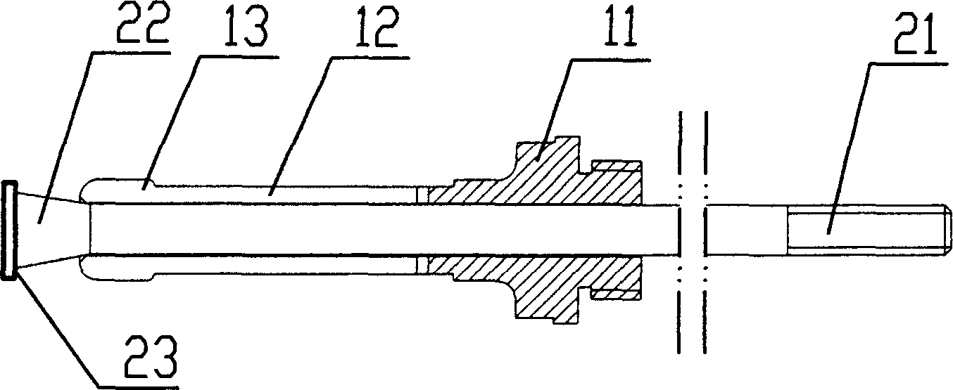 Flanging arrangement for wall hole of thin metal pipe