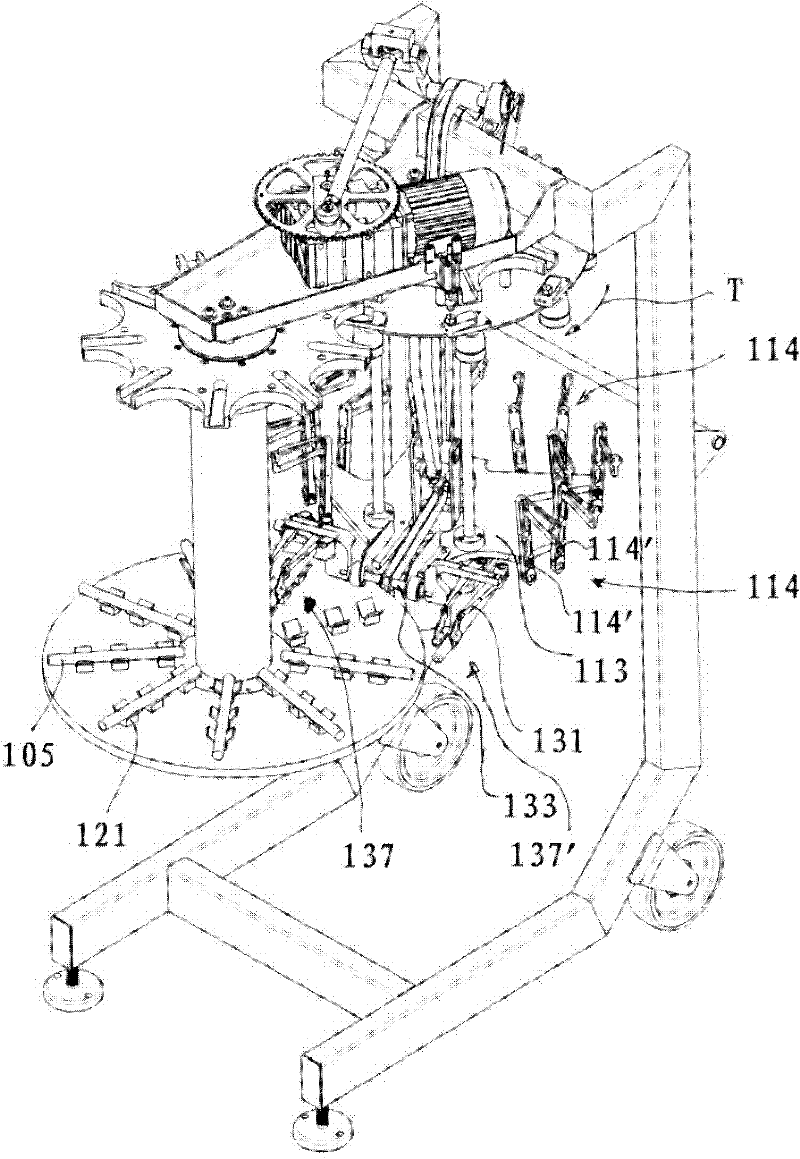 Automatic peeling device for elongated peeled goods and peeling method