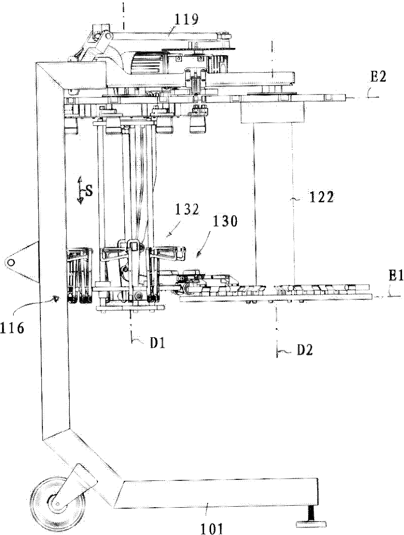 Automatic peeling device for elongated peeled goods and peeling method