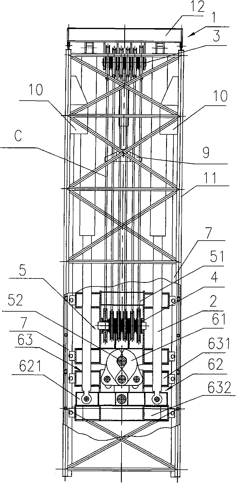 Lifting mechanism of free dropping type forced ramming machine with hammer