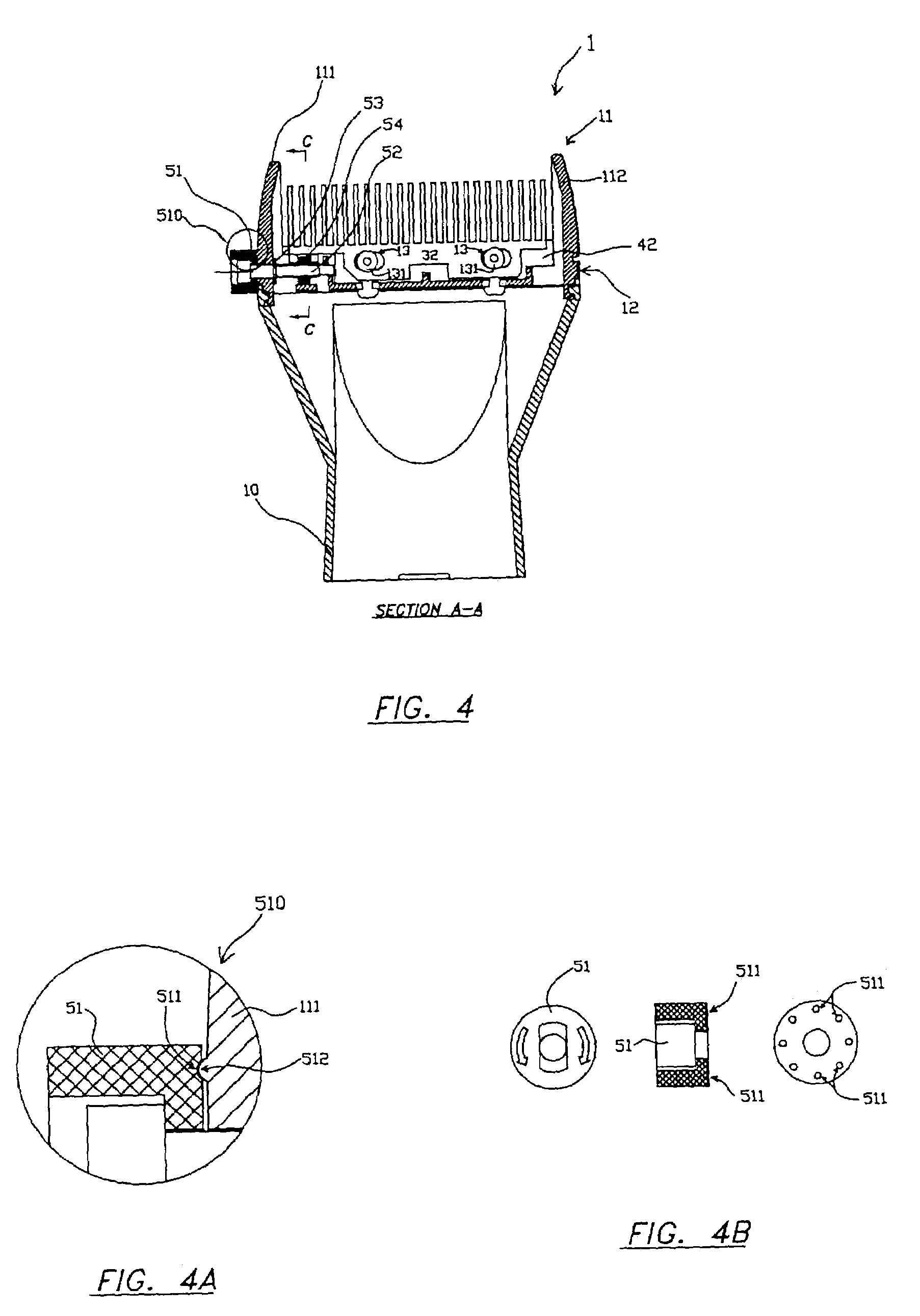 Combing device with adjustable teeth spacing