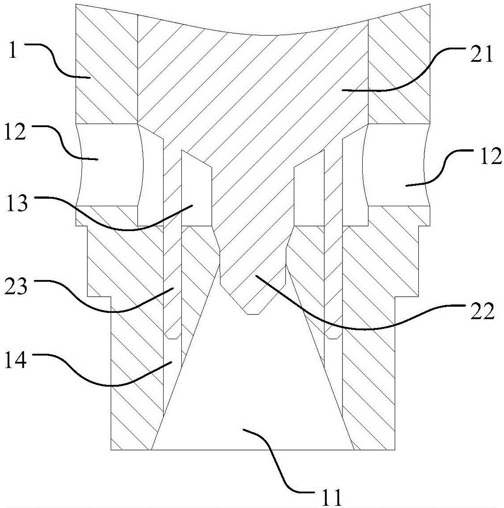 Flow adjusting valve, heat pump system and control method of heat pump system