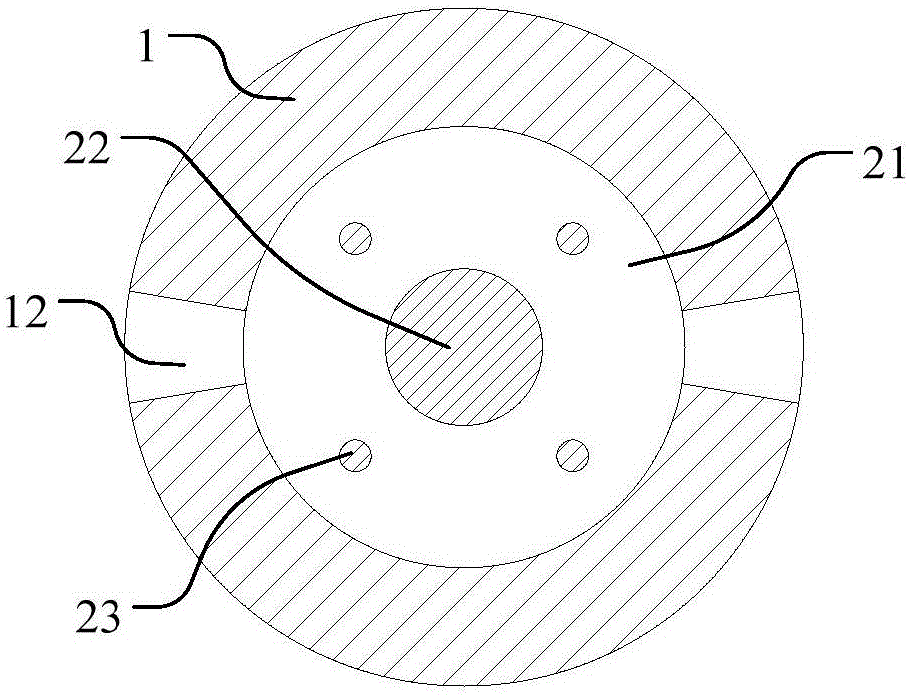 Flow adjusting valve, heat pump system and control method of heat pump system