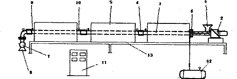 Method and device for continuously heating and sterilizing solid materials by tubular microwaves