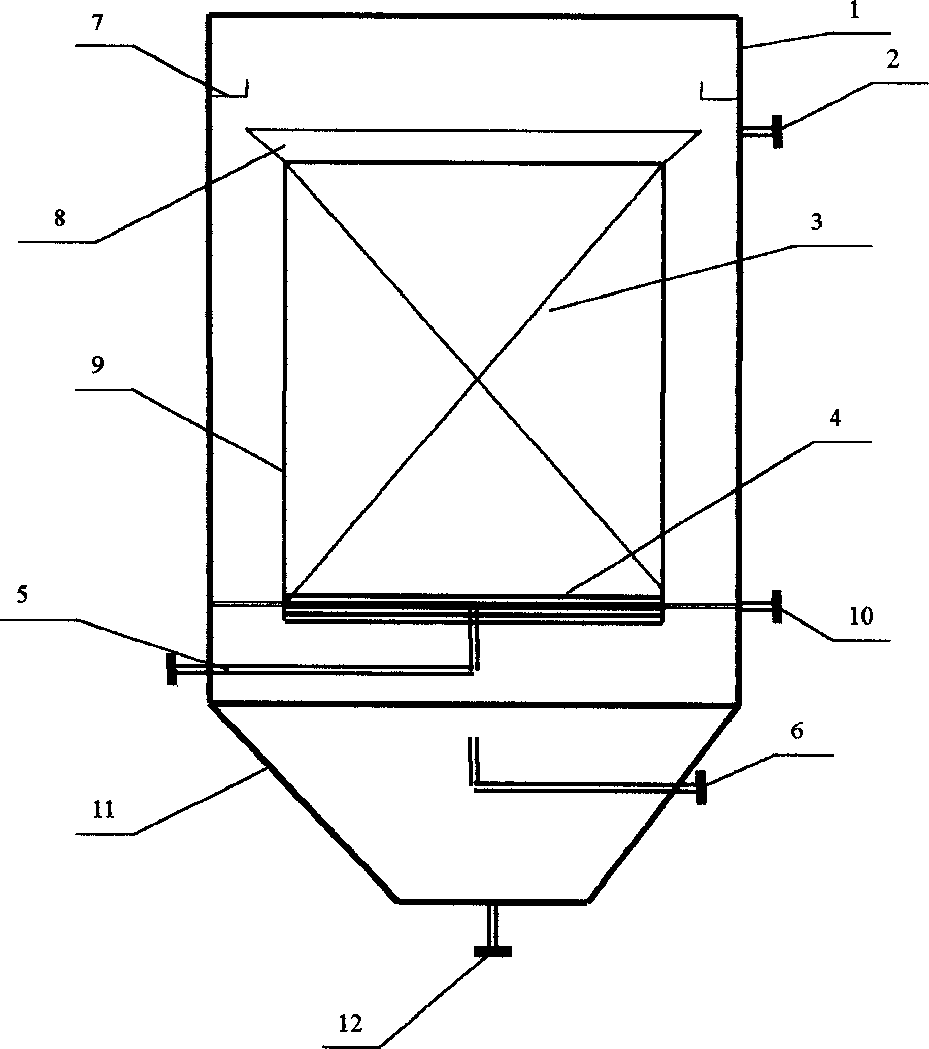 Improved internal electrolytic iron bed apparatus for treating water