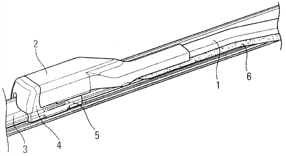 Heated hydraulic interface for a vehicle windshield washing liquid distribution and/or supply system