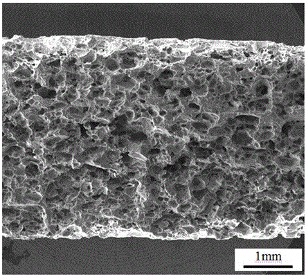 Preparation method of porous hydroxyapatite and strontium oxide composite bone repair material