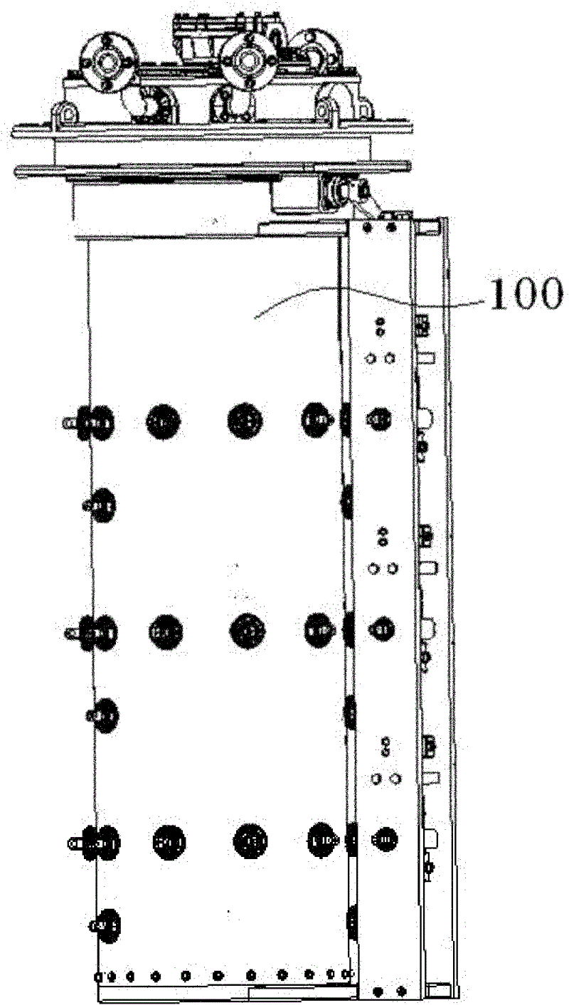 Integrated plug-pull combined type vacuum on-load tap changer