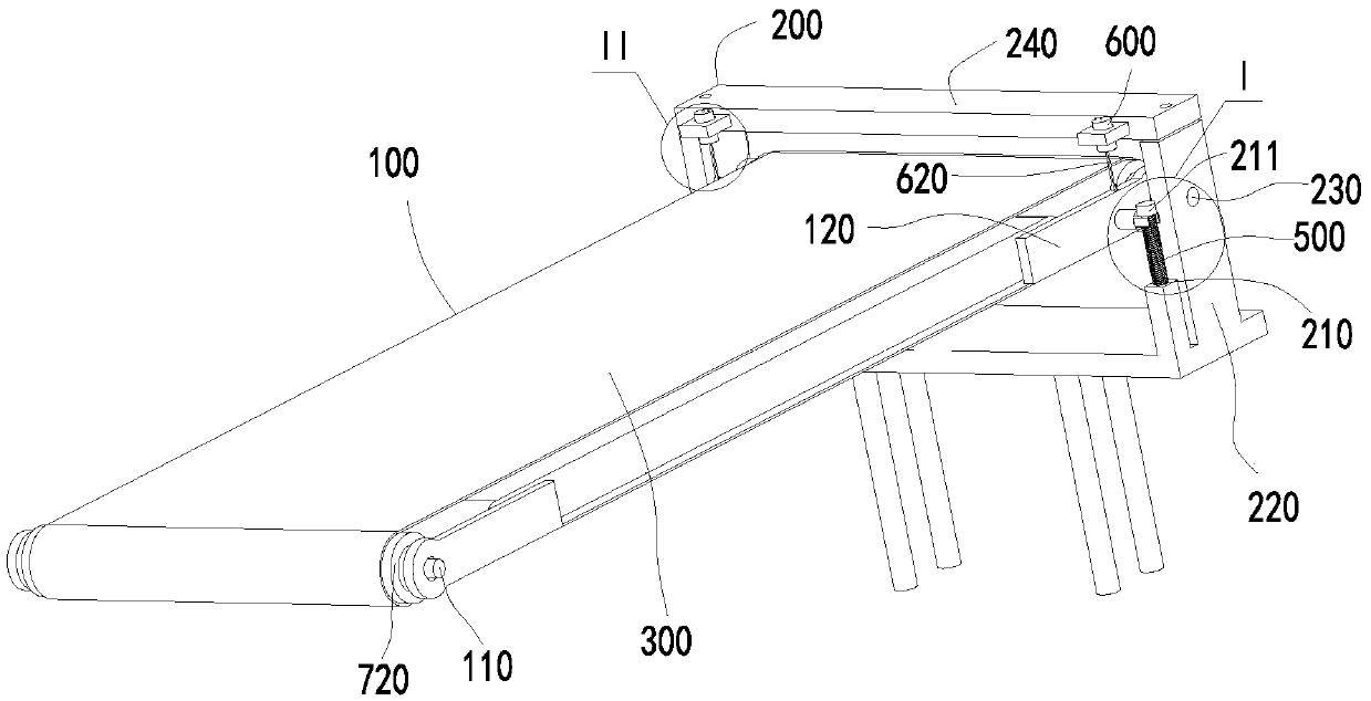 Automatic balancing device for cleaning equipment