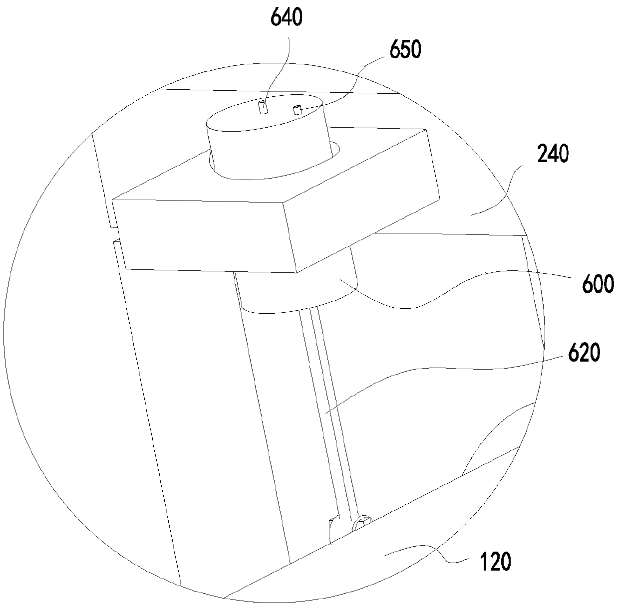 Automatic balancing device for cleaning equipment