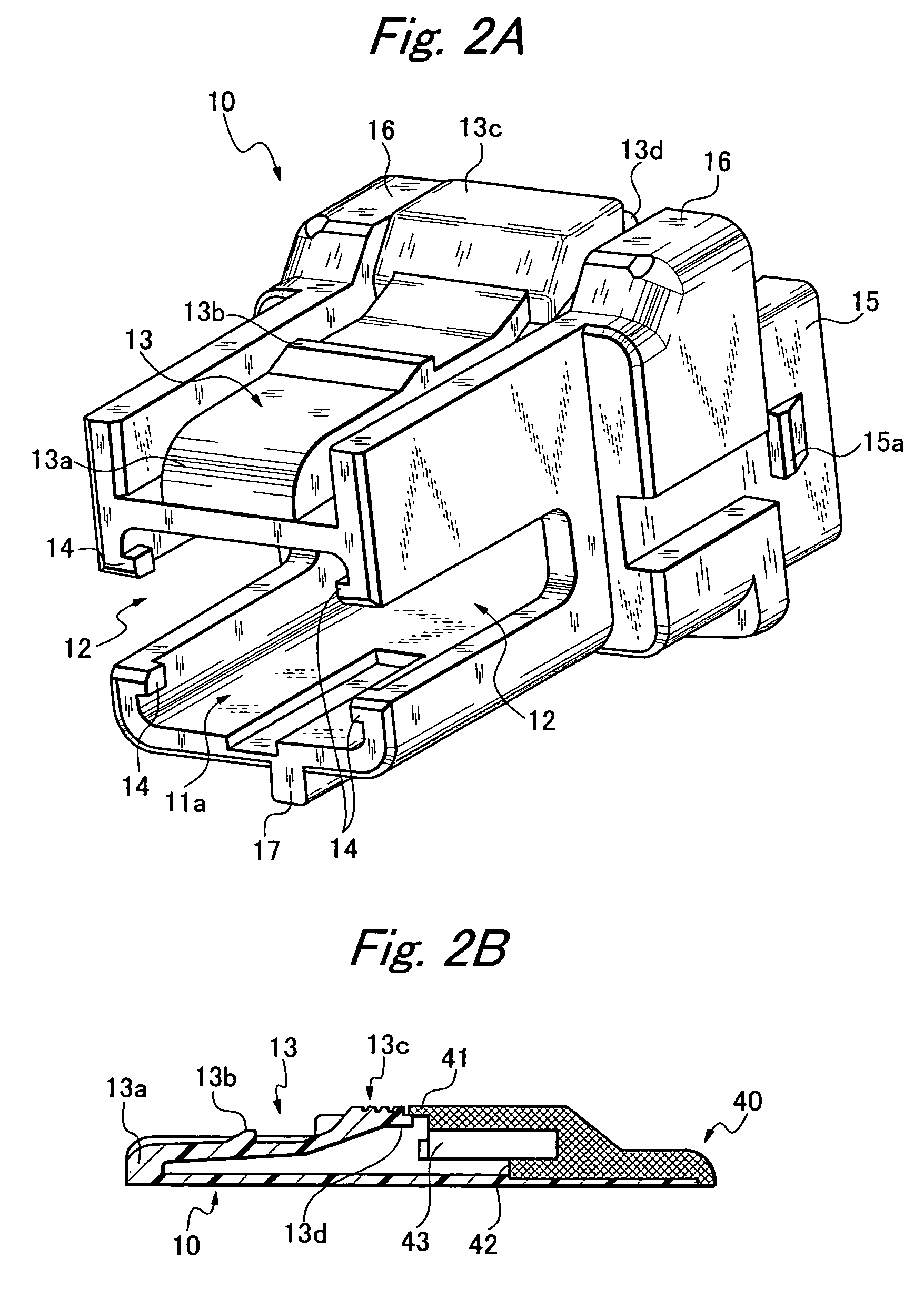 Plug connector having retainer attached mold case