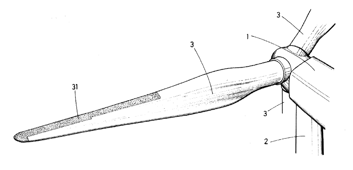 Wind turbine and method for ice removal in wind turbines