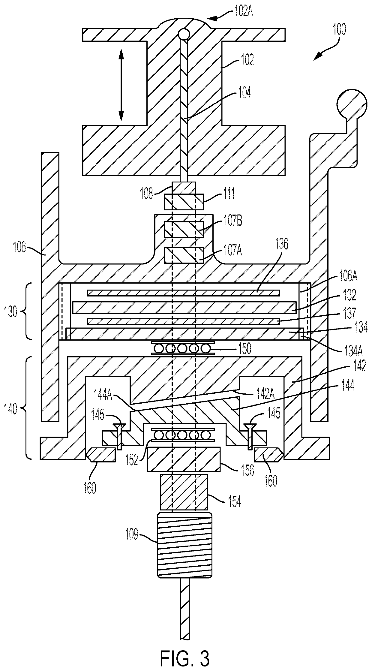 Spinning type fishing reel with bi-directionally rotating rotor and drag control to prevent line twist