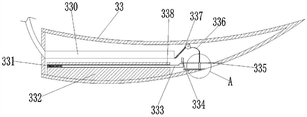 Automatic cleaning type animal feed crushing and drying device