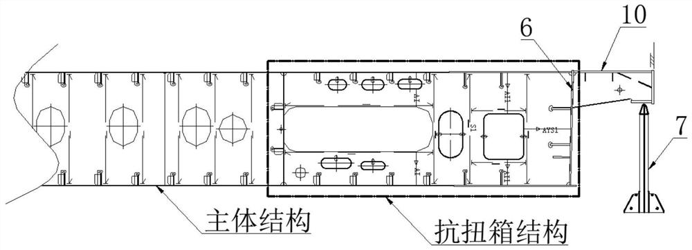 Integrated installation method for longitudinal hatch coaming and torsion-resistant box of container