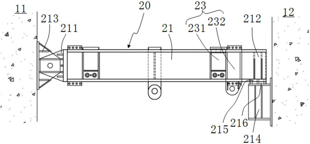 Construction method of super high-rise building large movable arm tower crane in-situ converted from inner climbing to outer hanging